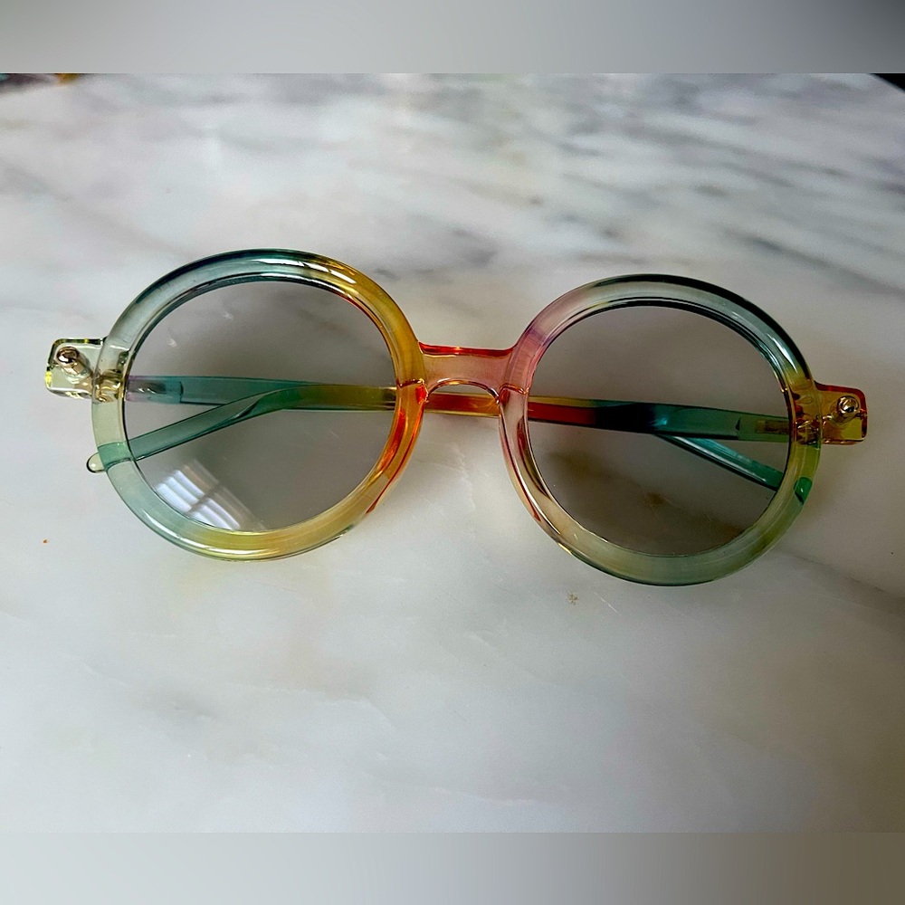 Round Sunglasses - Retro Style perfect for the summer, colorful and fun